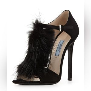 Authentic Prada Suede T-Strap Fur Sandal in Nero